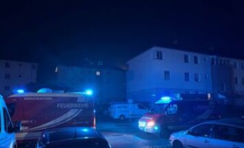 Rauchmelder und Feuerwehrleute als Lebensretter in Laakirchen