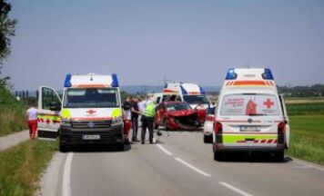 Schwerer Unfall mit drei Autos auf der B147 bei Burgkirchen